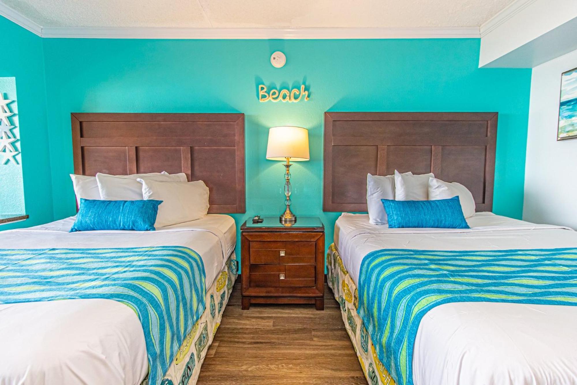 Oversized Ocean View Queen Suite With Beautiful Fireplace And Accents - Sleeps 4 Guests! Миртл-Бич Номер фото